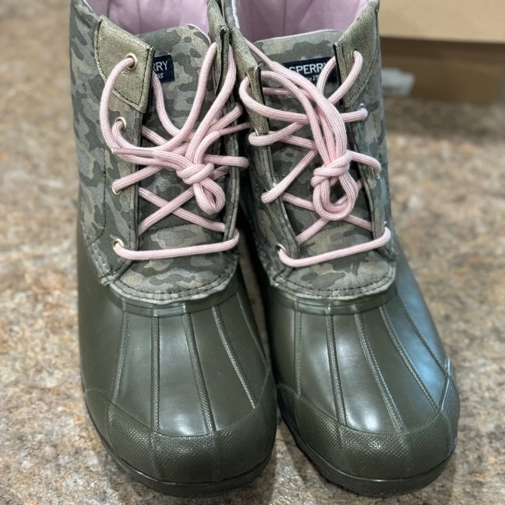 New Girls Camo Sperry Boots